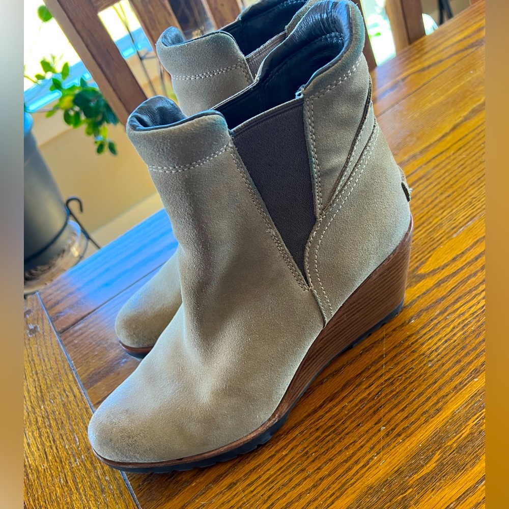 Sorel wedge Booties - size 12